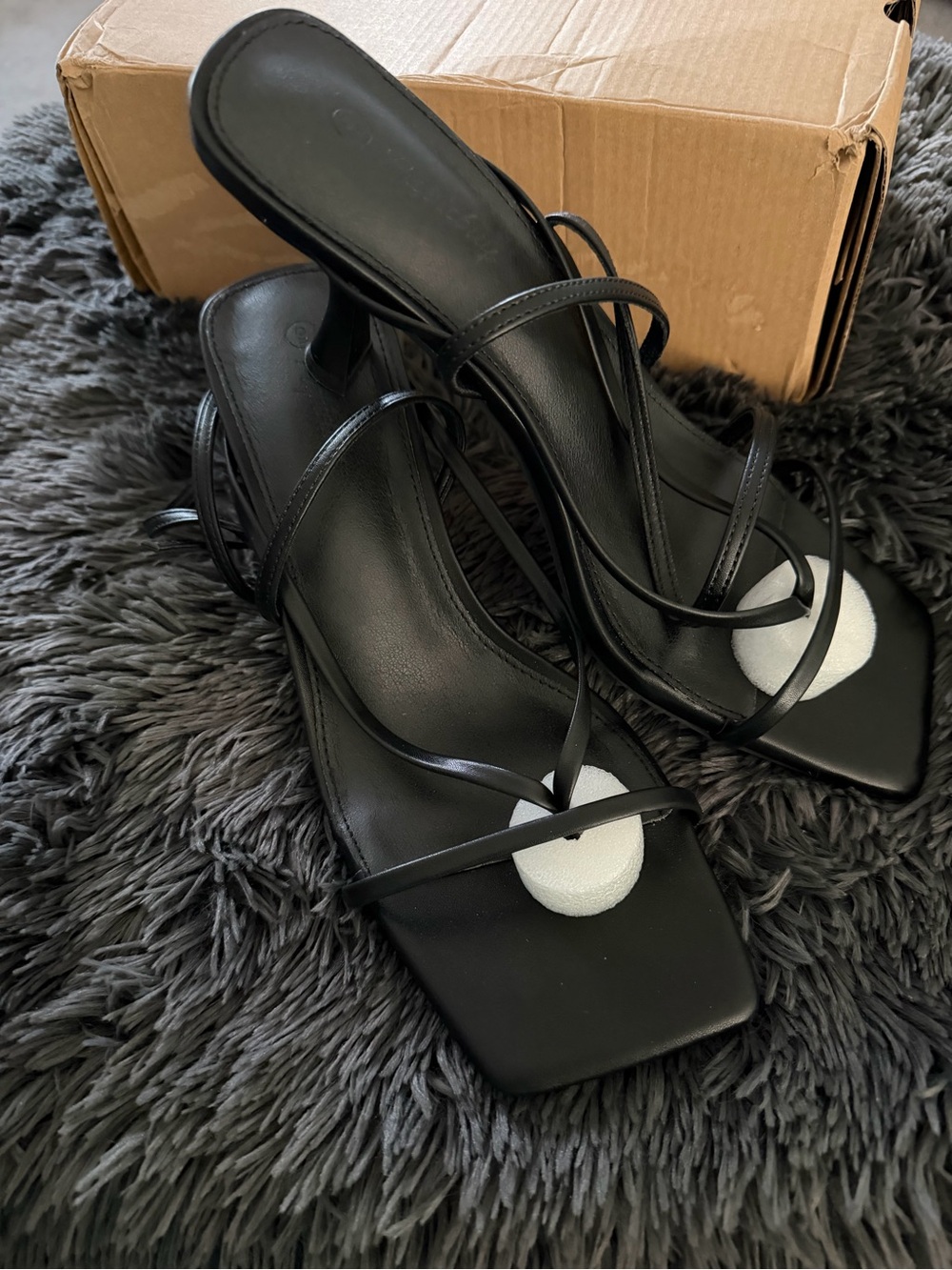 Coutgo size 9 Women's Black Strappy Square-Toe Heeled Sandals